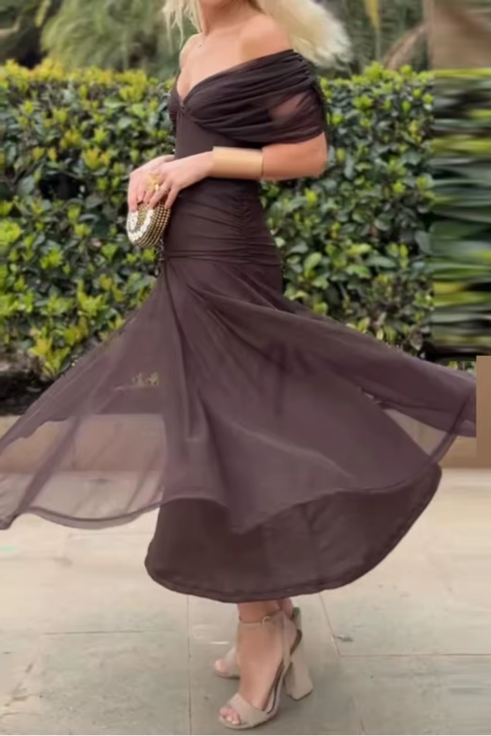 Valentina – elegancka sukienka maxi z dekoltem V