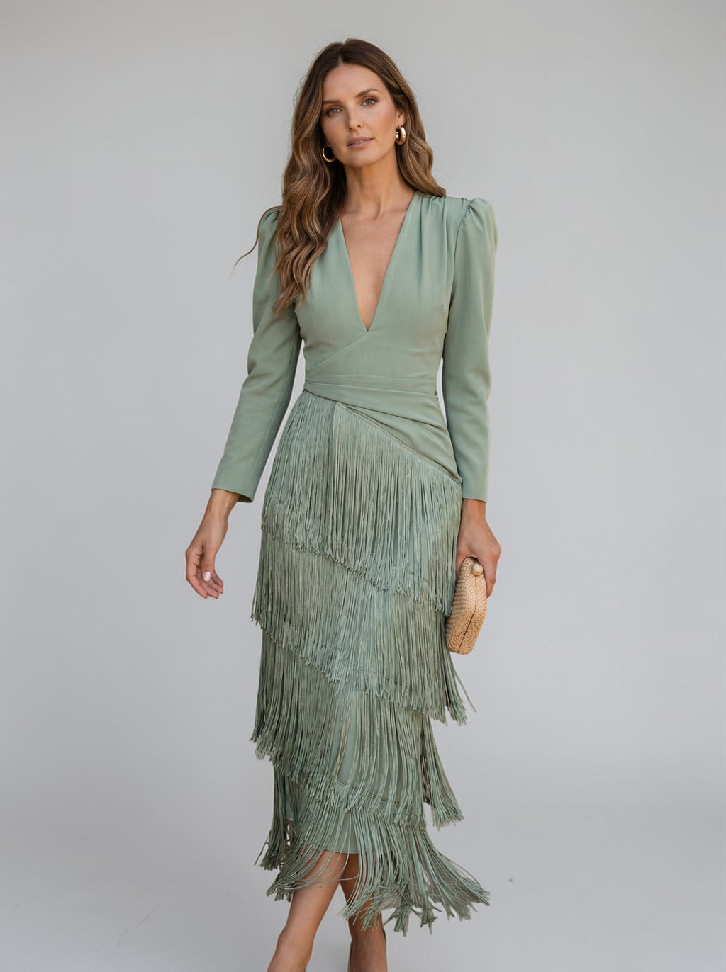 Odelina – sukienka maxi z kaskadą frędzli i dekoltem V