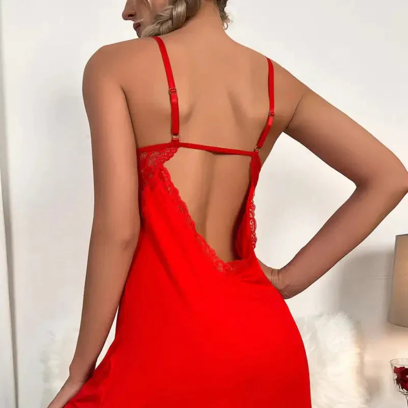 Koszula nocna z odsłoniętymi plecami